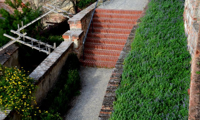 Enhance Safety By getting Brick Steps Professionally Repaired!